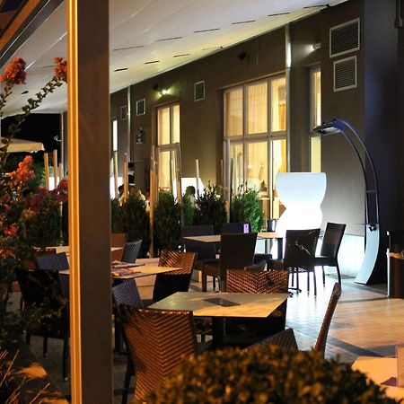 Eq Hotel Travagliato Exterior foto