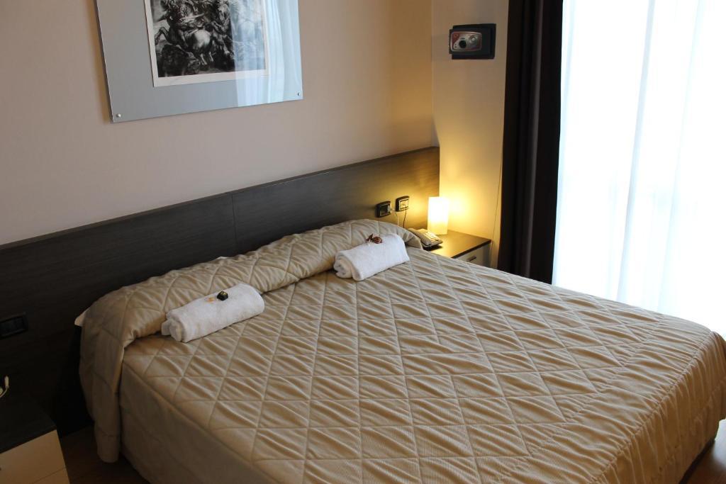 Eq Hotel Travagliato Habitación foto